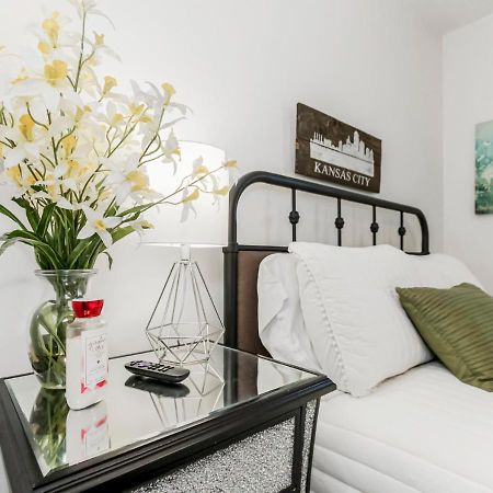 Becky & Marvels 420 Stay - Private Room Канзас-Сіті Екстер'єр фото